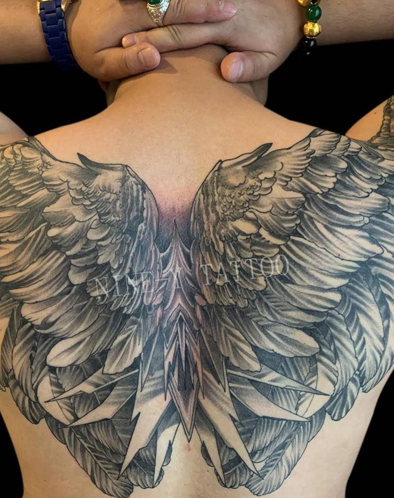 翅膀纹身图片_背部几何纹身图案