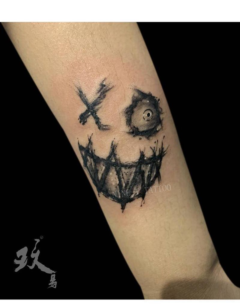 笑脸纹身图片_手臂几何纹身图案