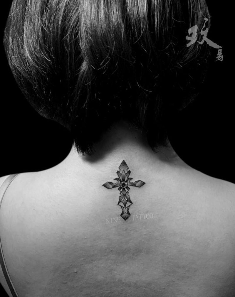 小清新纹身图片_背部几何纹身图案
