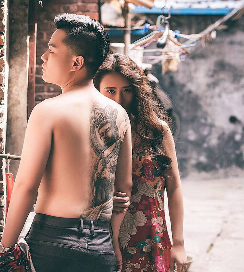 半背如来纹身图片_背部新传统欧美写实半背如来纹身图案