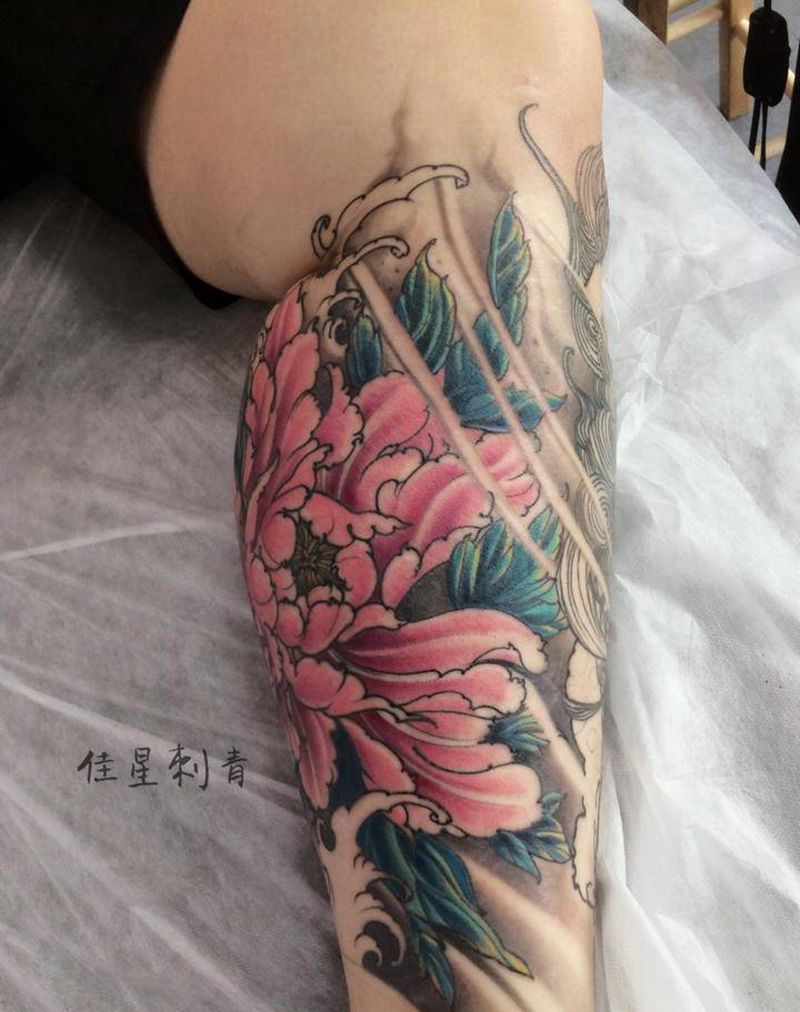 包小腿未完纹身图片_腿部新传统花牡丹包小腿纹身图案