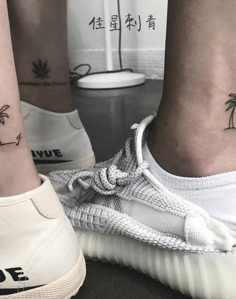 情侣小图纹身图片_腿部椰子树纹身图案