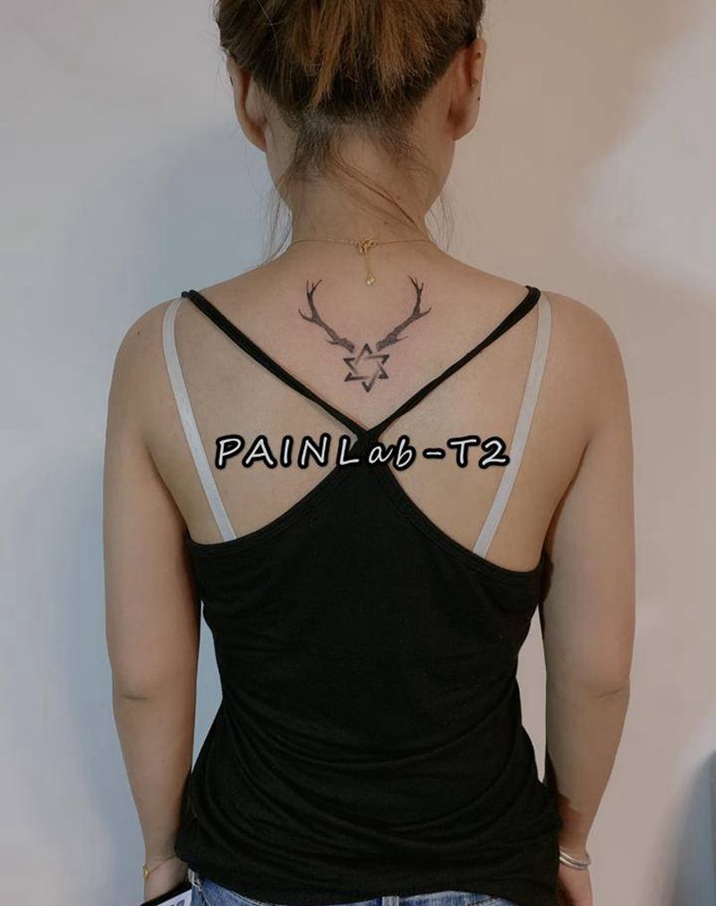 鹿角纹身图片_背部纹身图案