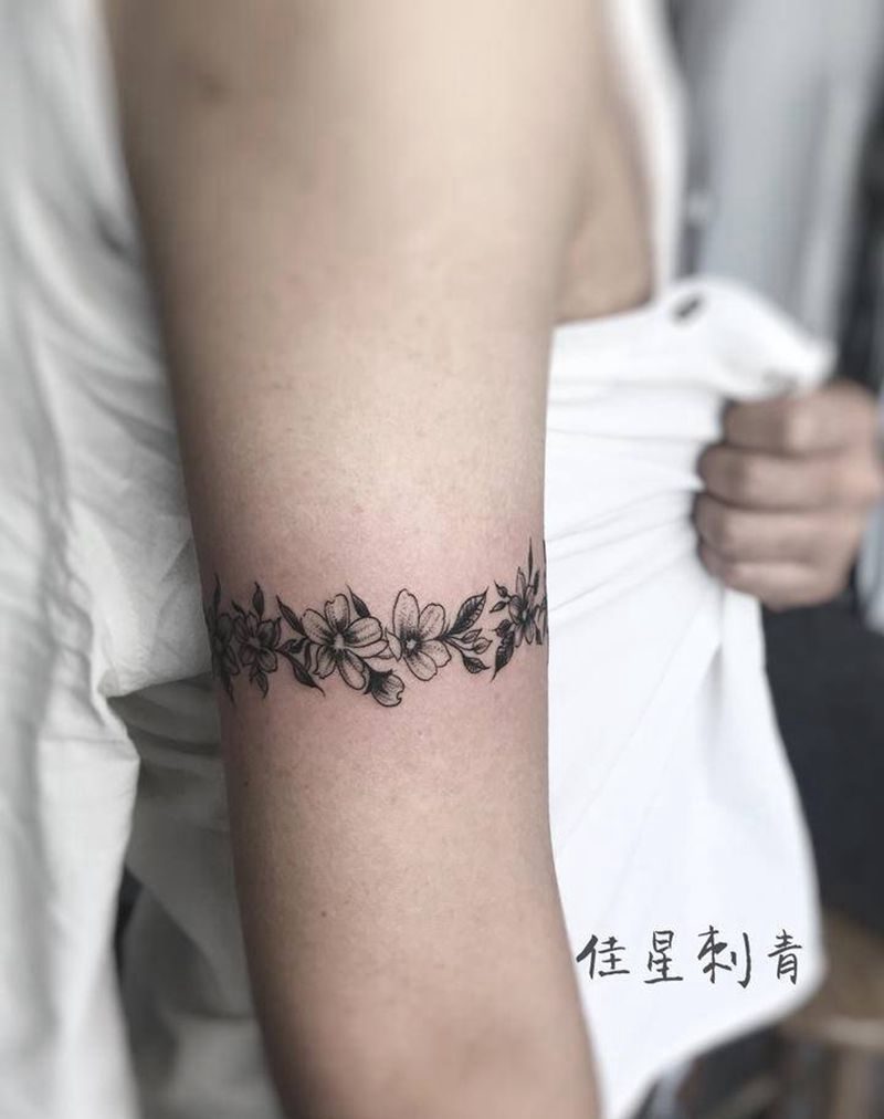 臂环纹身图片_手臂点刺纹身图案