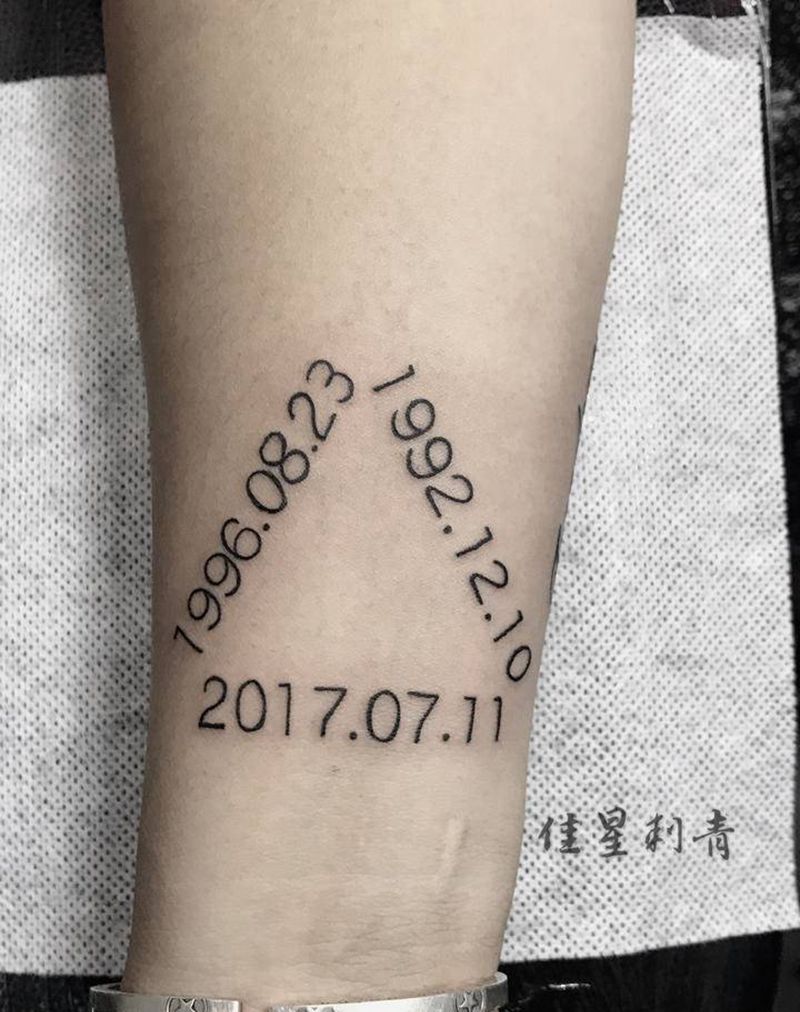 一家三口的生日纹身图片_手臂生日纹身图案