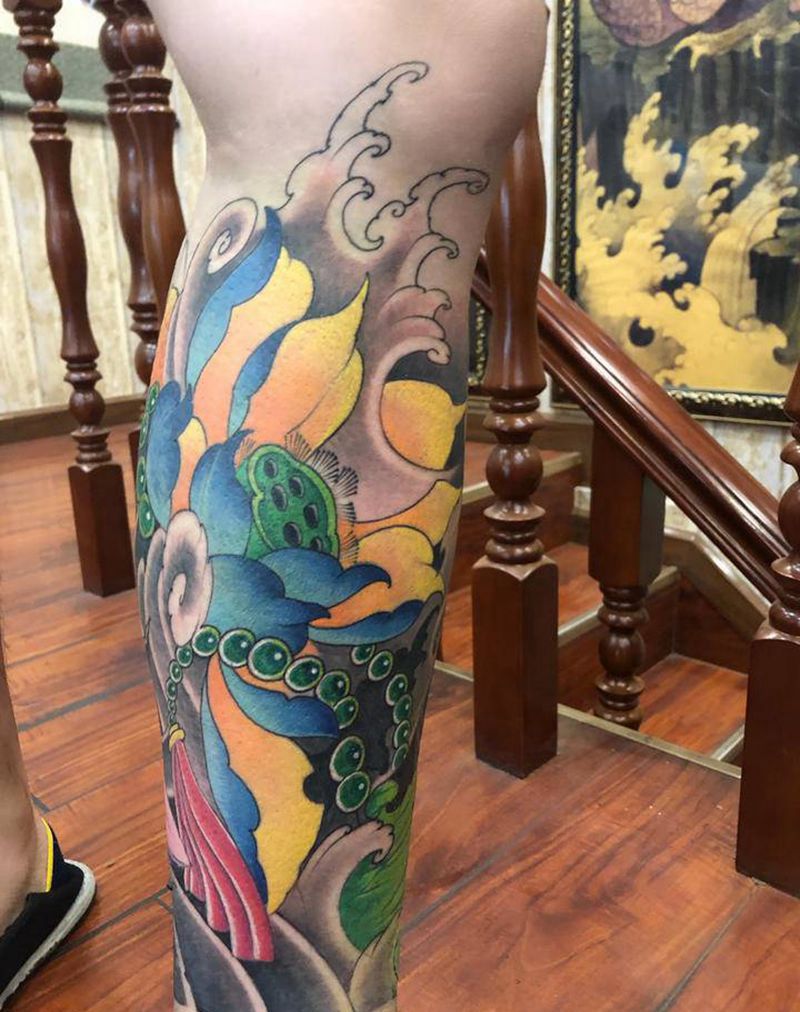 招财鱼 包小腿纹身图片_腿部新传统纹身图案