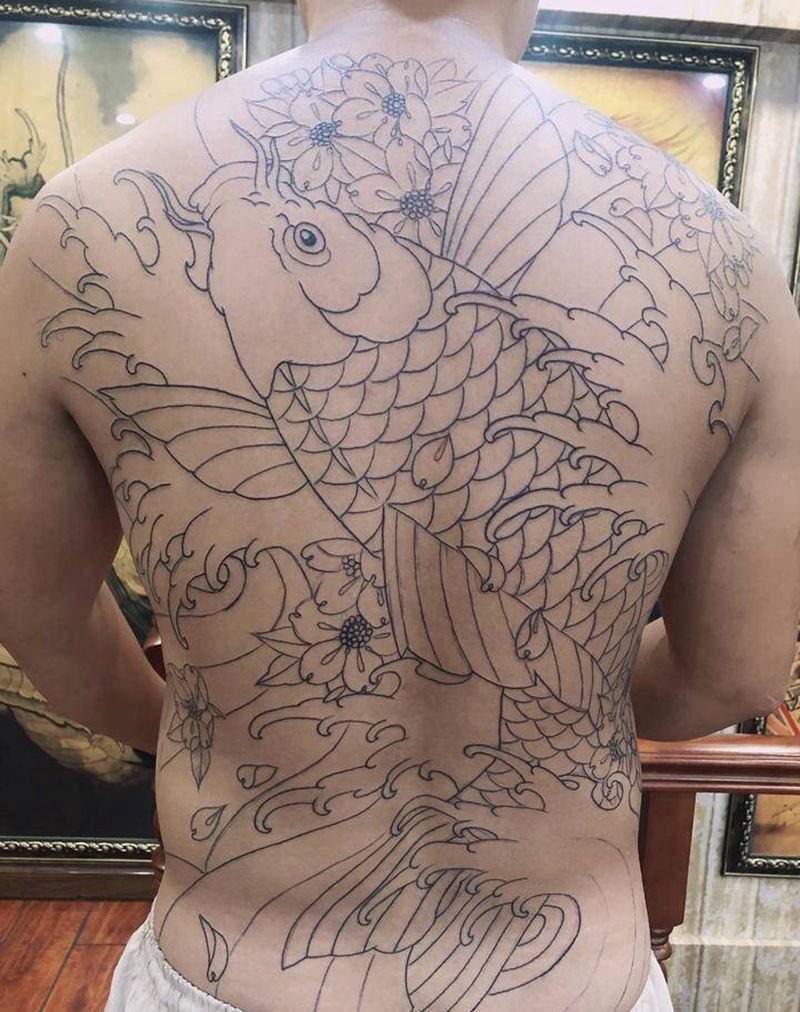 招财鱼纹身图片_背部老传统纹身图案