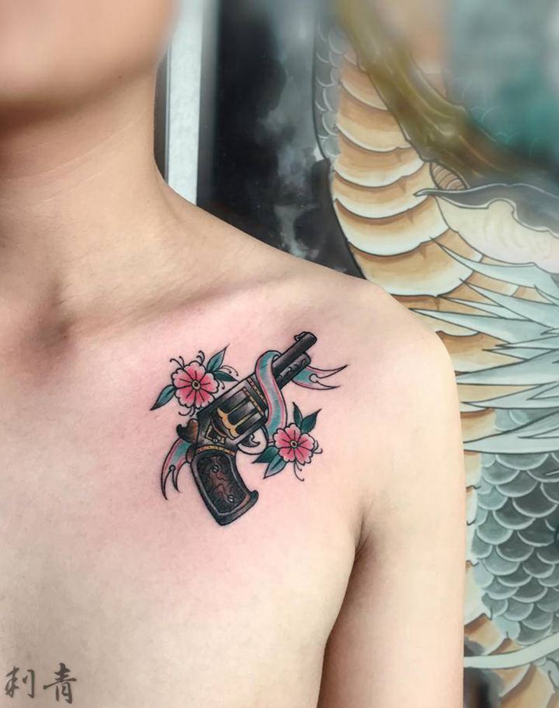 枪纹身图片_胸部New School纹身图案