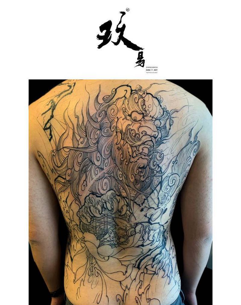 唐狮纹身图片_背部新传统纹身图案