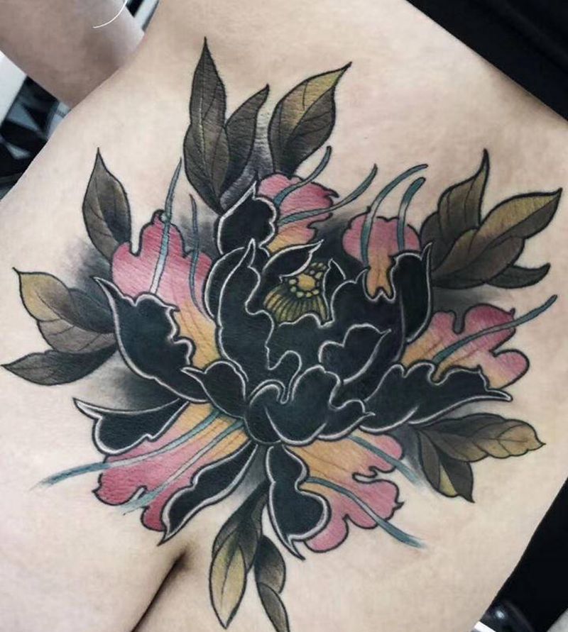 后腰牡丹遮盖纹身图片_腰部纹身图案
