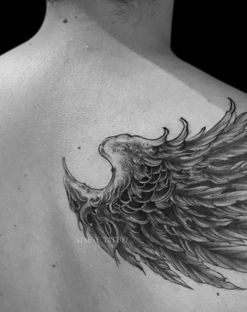 翅膀纹身图片_肩部新传统纹身图案