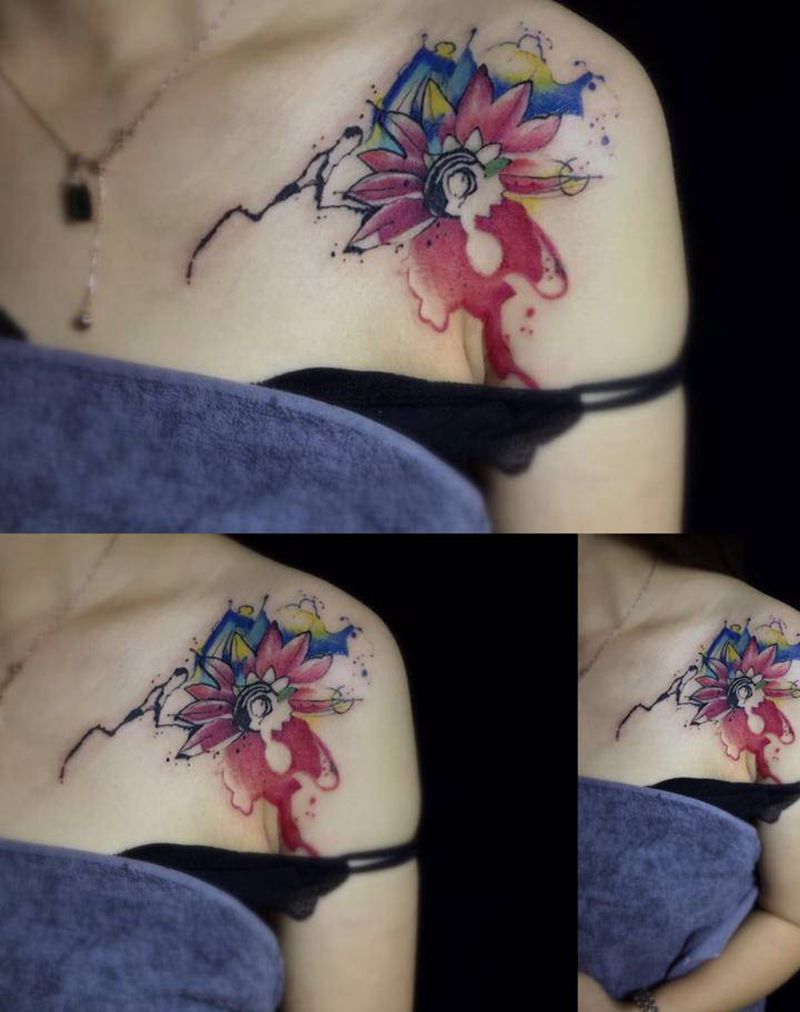 水彩泼墨纹身图片_胸部纹身图案