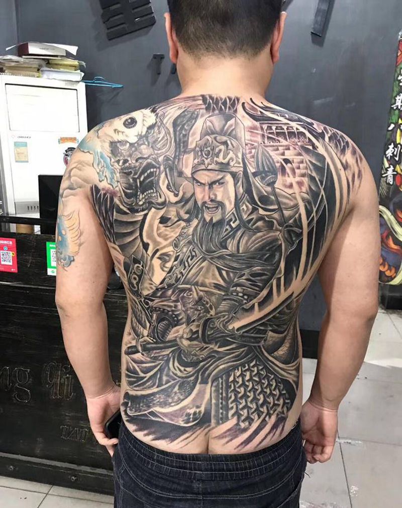 满背龙斩纹身图片_背部新传统纹身图案