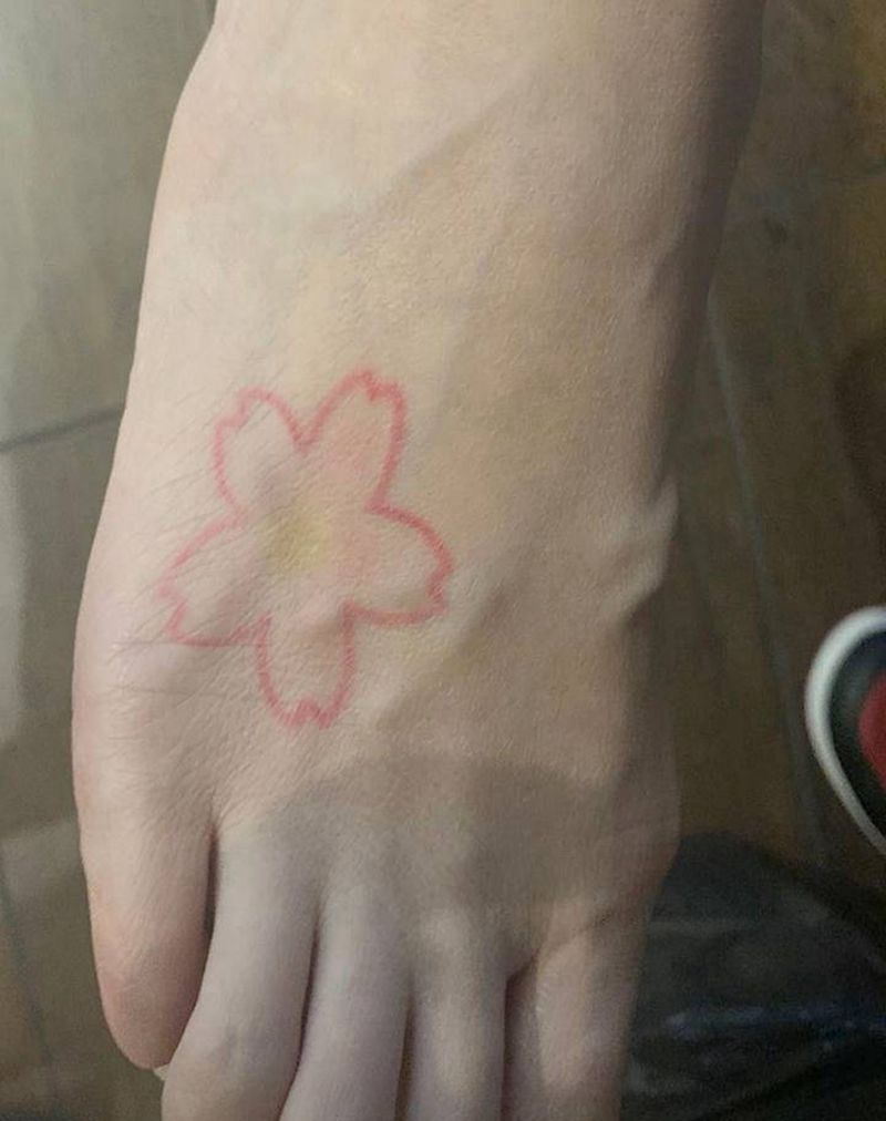 独角兽纹身图片_脚部水彩纹身图案