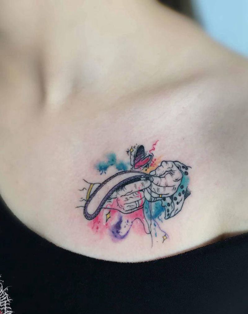 用刺青的方式纪念奶奶纹身图片_胸部水彩纹身图案