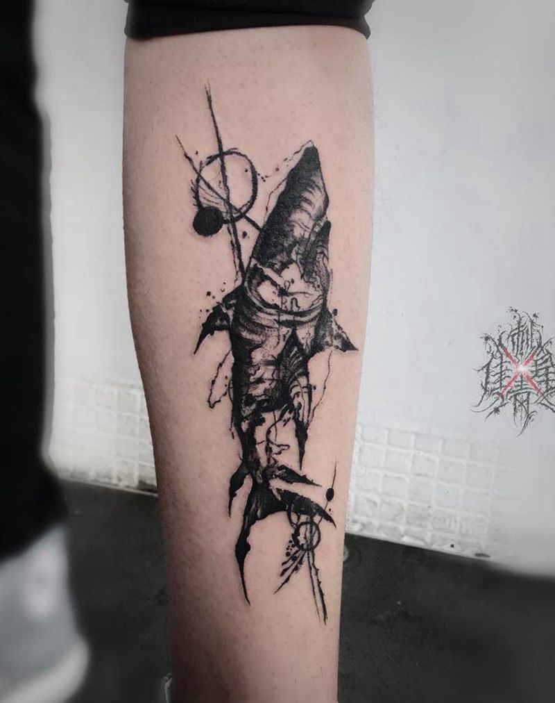 鲨鱼纹身图片_腿部点刺水墨纹身图案