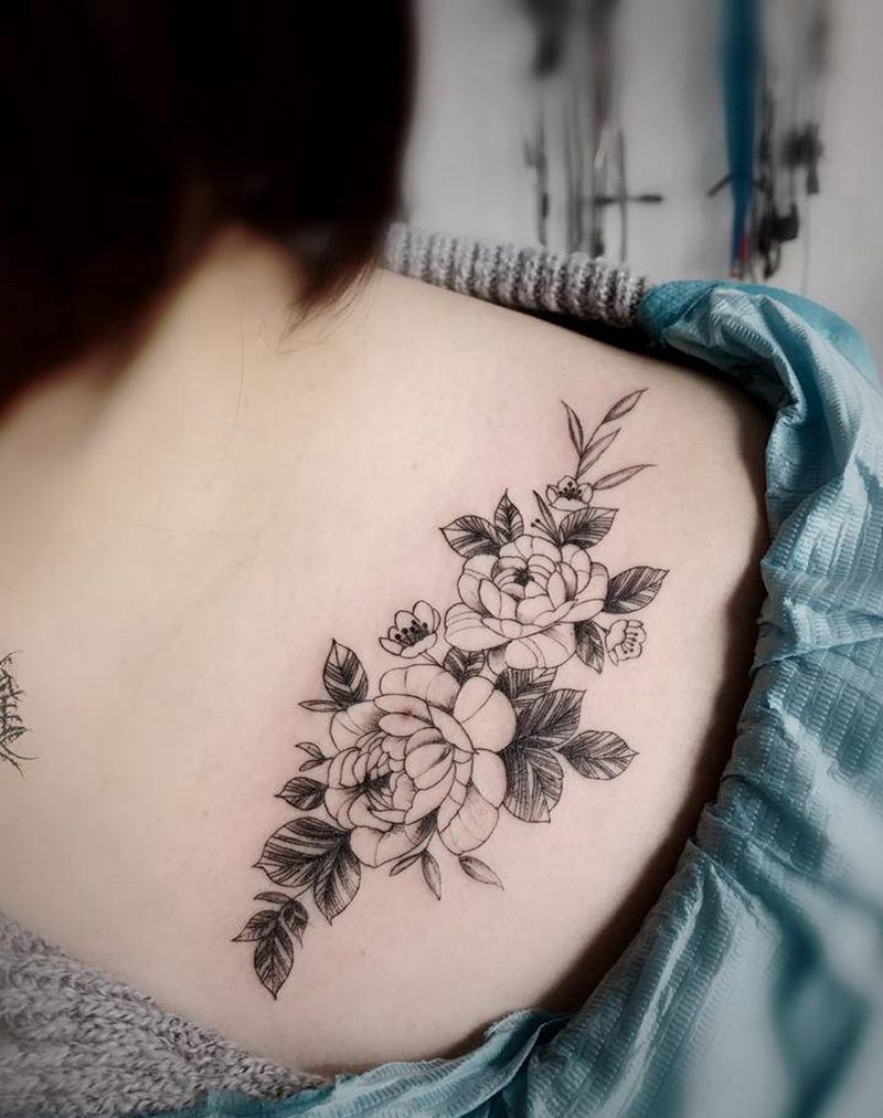 素花纹身图片_胸部纹身图案