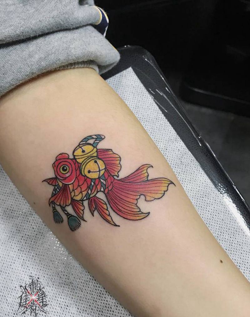 金鱼纹身图片_手臂纹身图案