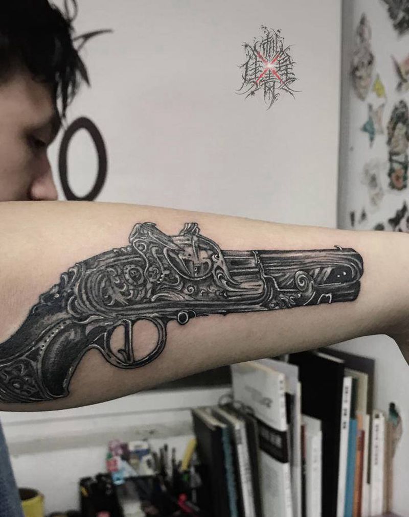 枪纹身图片_手臂纹身图案