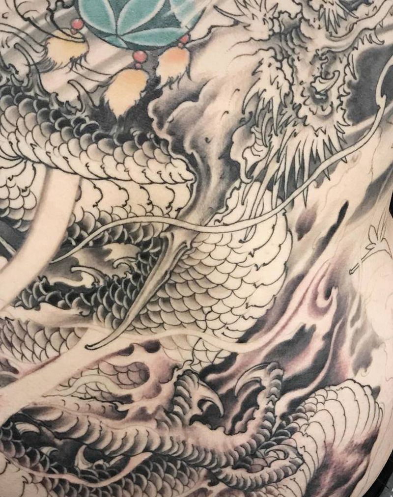 接满背 未完纹身图片_背部新传统纹身图案