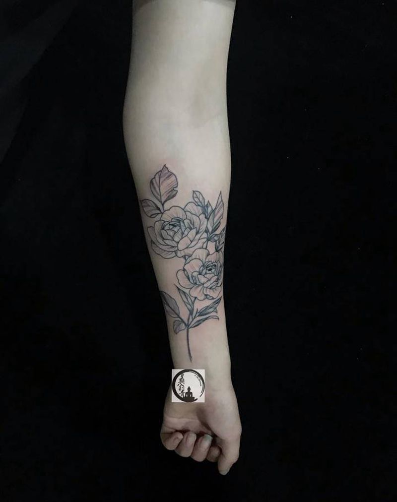 素花纹身图片_手部新传统纹身图案