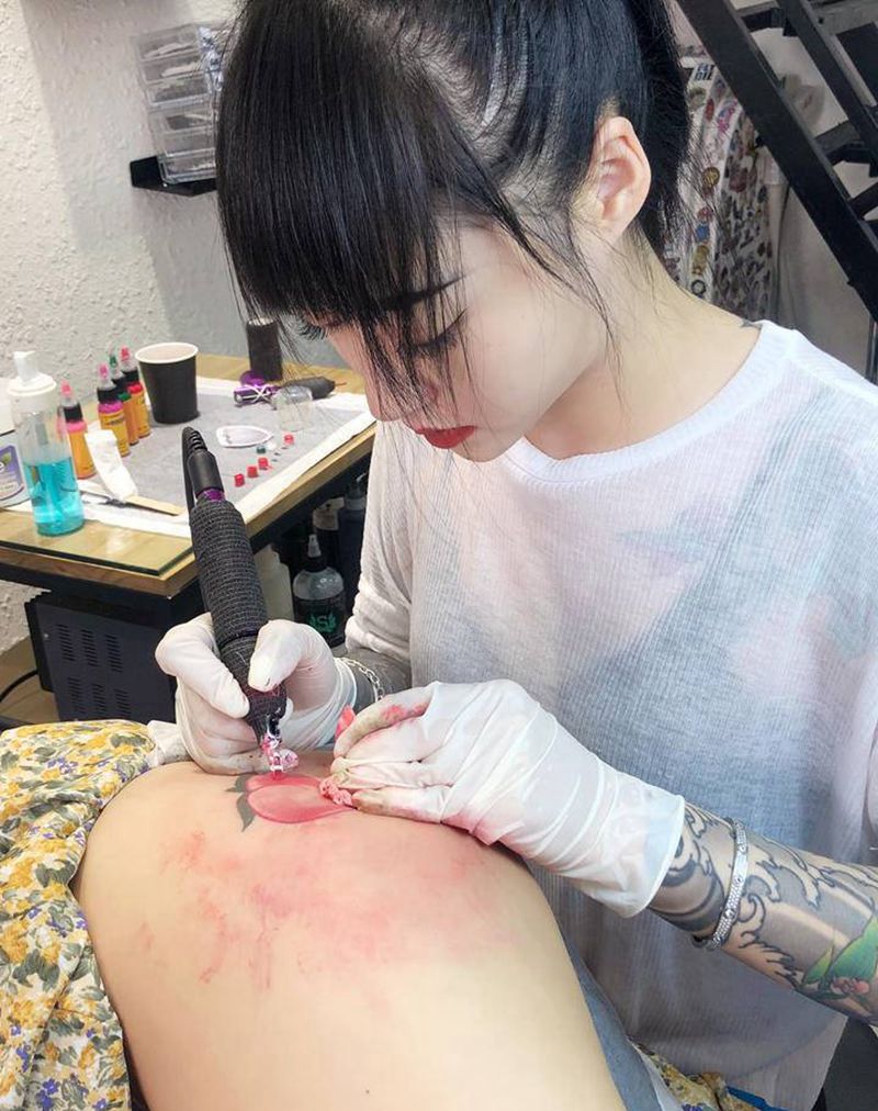 XILUOTATTOO纹身图片_臀部纹身图案