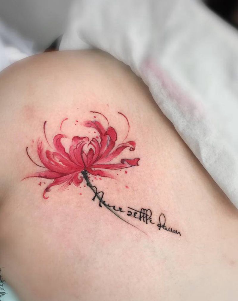彼岸花纹身图片_胸部水墨纹身图案