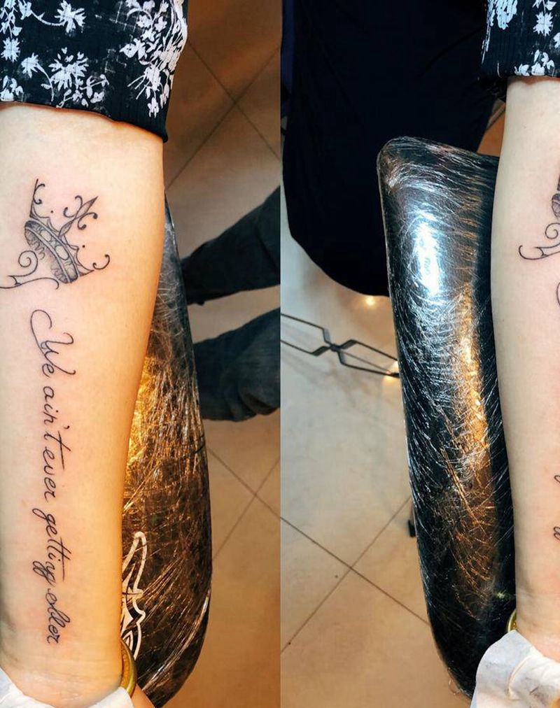 花体字皇冠纹身图片_手臂手部纹身图案