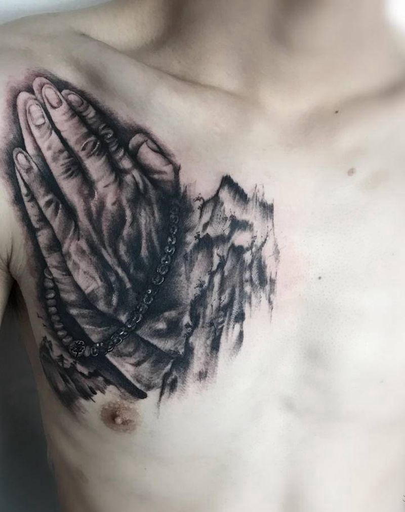 祈祷之手遮盖纹身图片_胸部欧美写实纹身图案