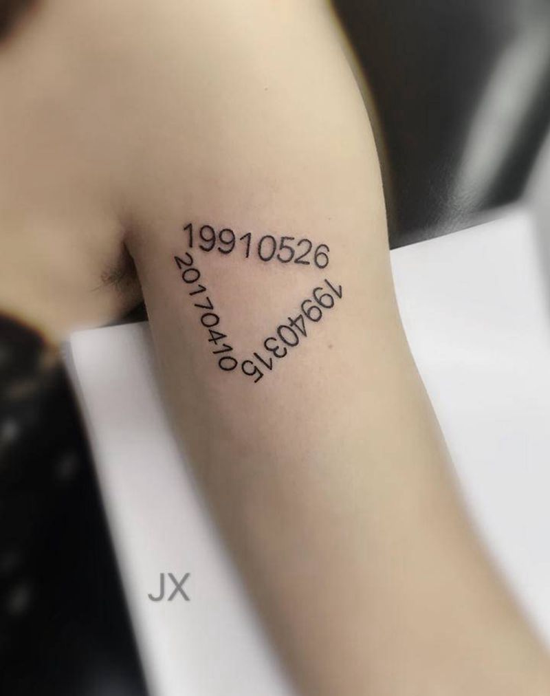 一家三口的生日纹身图片_手臂纹身图案