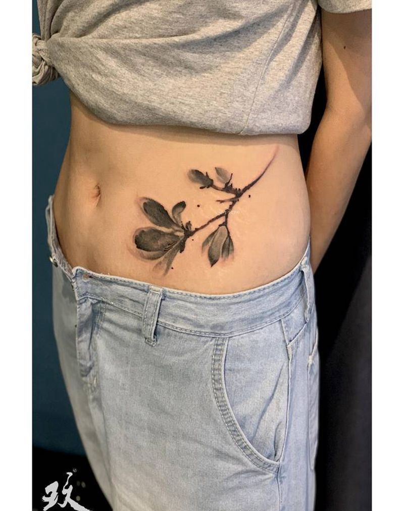 水墨小花纹身图片_腰部水墨纹身图案