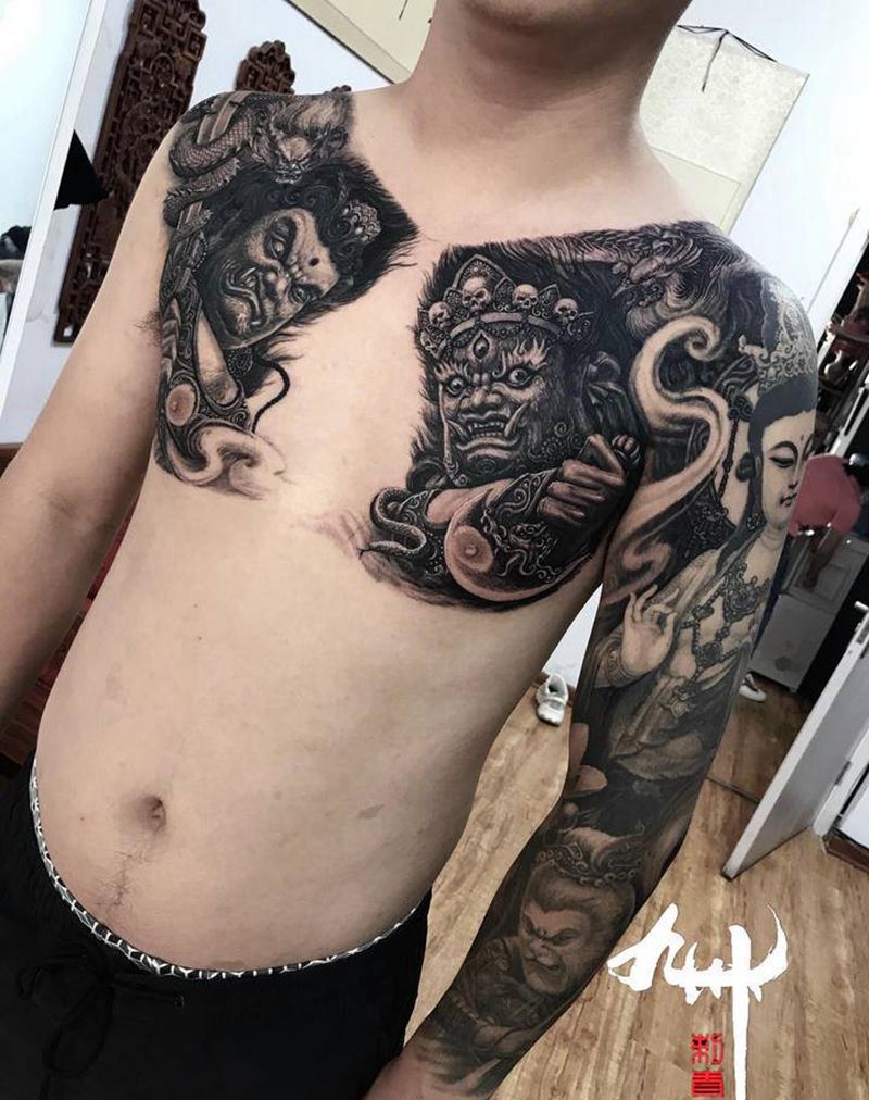 花胸纹身图片_胸部纹身图案