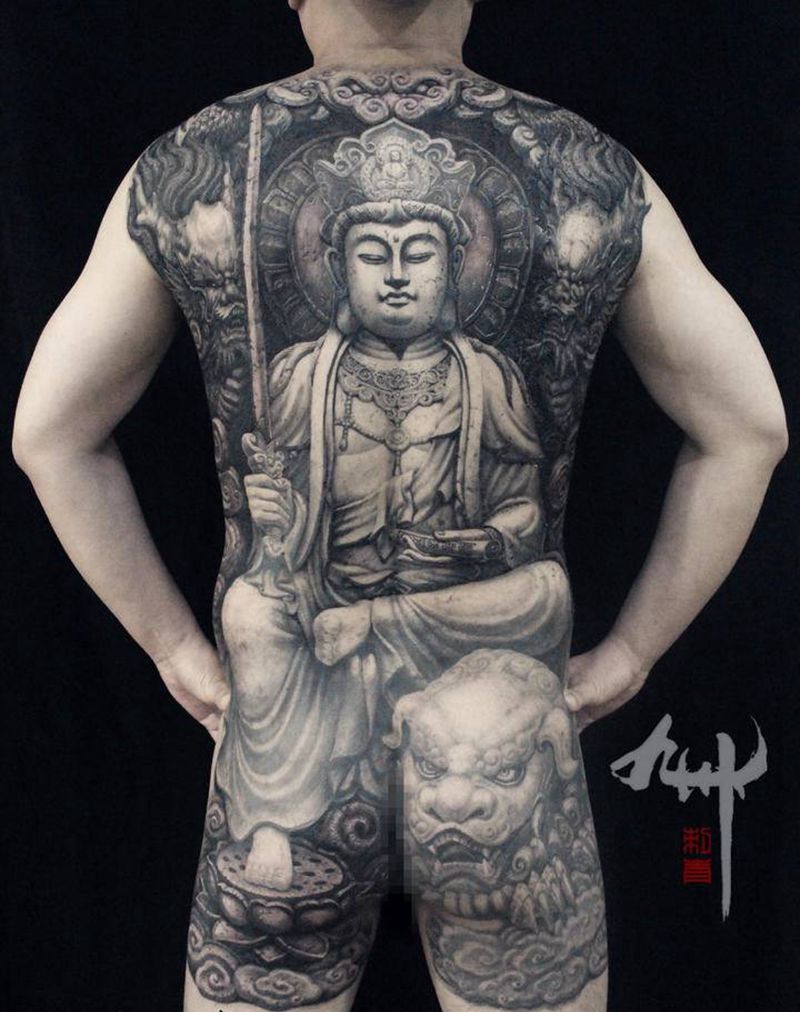 石窟妙吉祥纹身图片_背部原创佛像石雕纹身图案