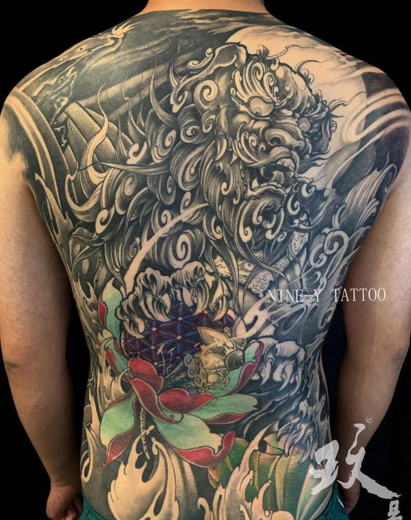 唐狮纹身图片_背部新传统纹身图案