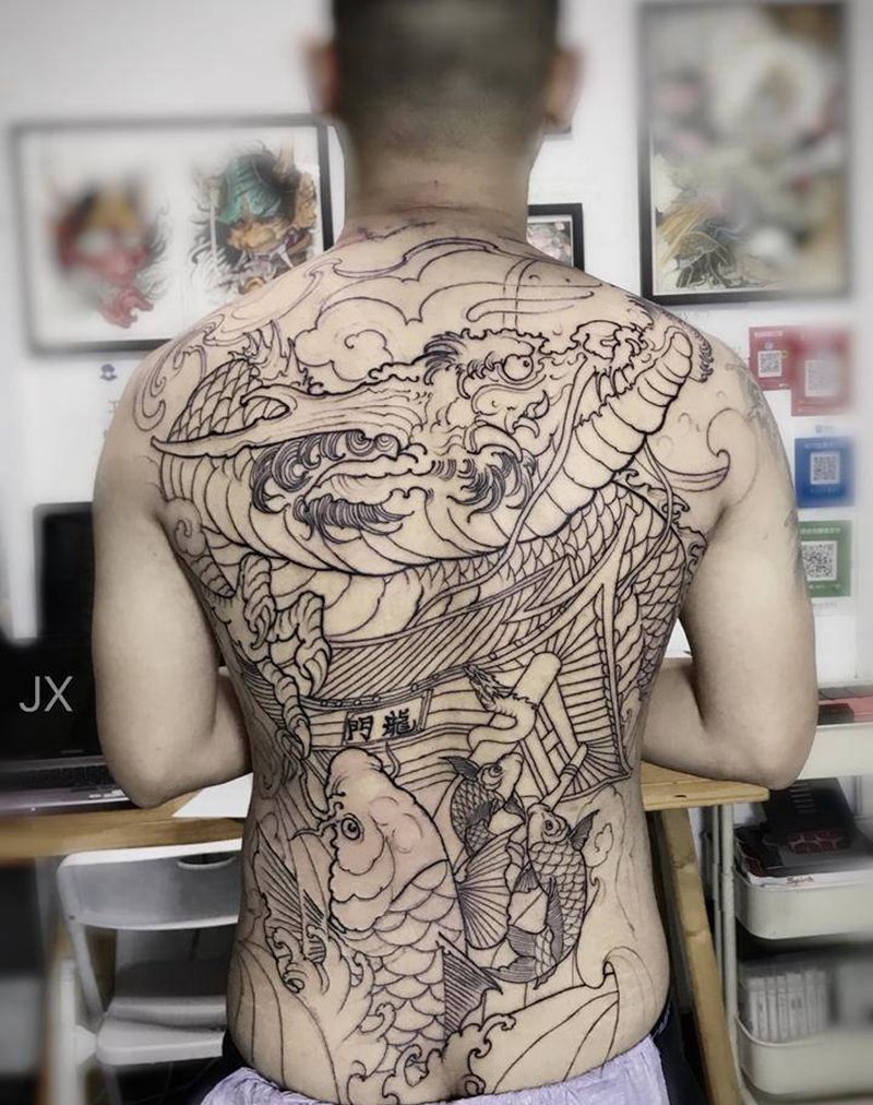 鱼跃龙门未完纹身图片_背部新传统纹身图案