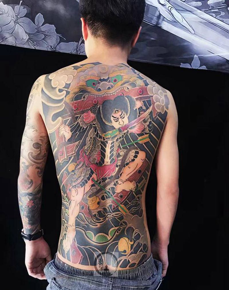 张顺破水门纹身图片_背部老传统人物纹身图案