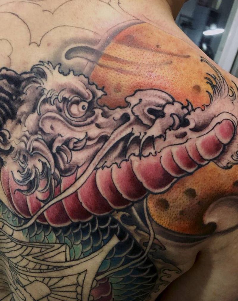 鲤鱼跃龙门一角纹身图片_背部新传统纹身图案