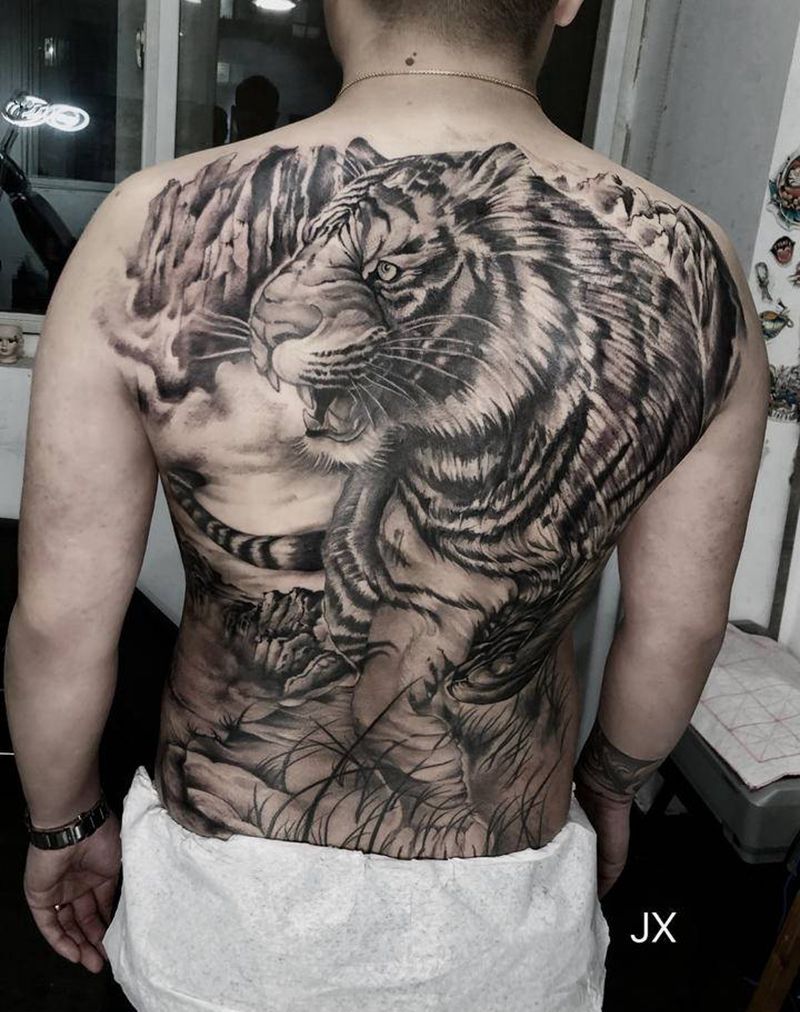 修改上色老虎满背完成纹身图片_背部纹身图案
