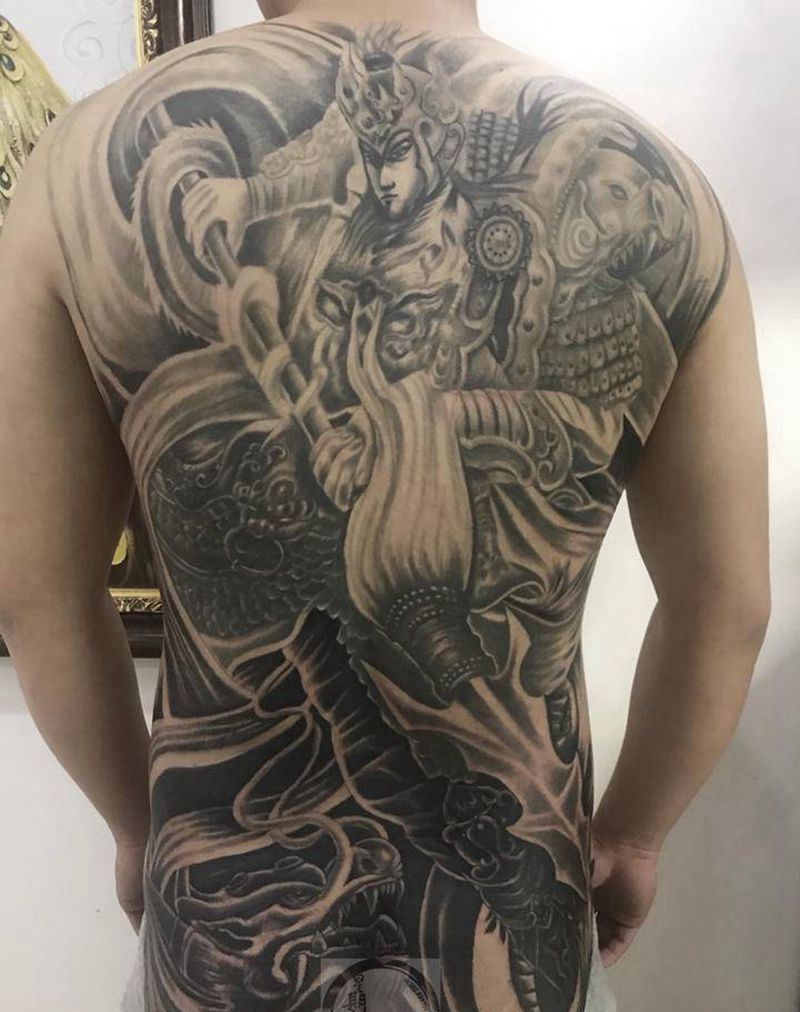 临摹龙临纹身图片_背部臀部新传统人物纹身图案