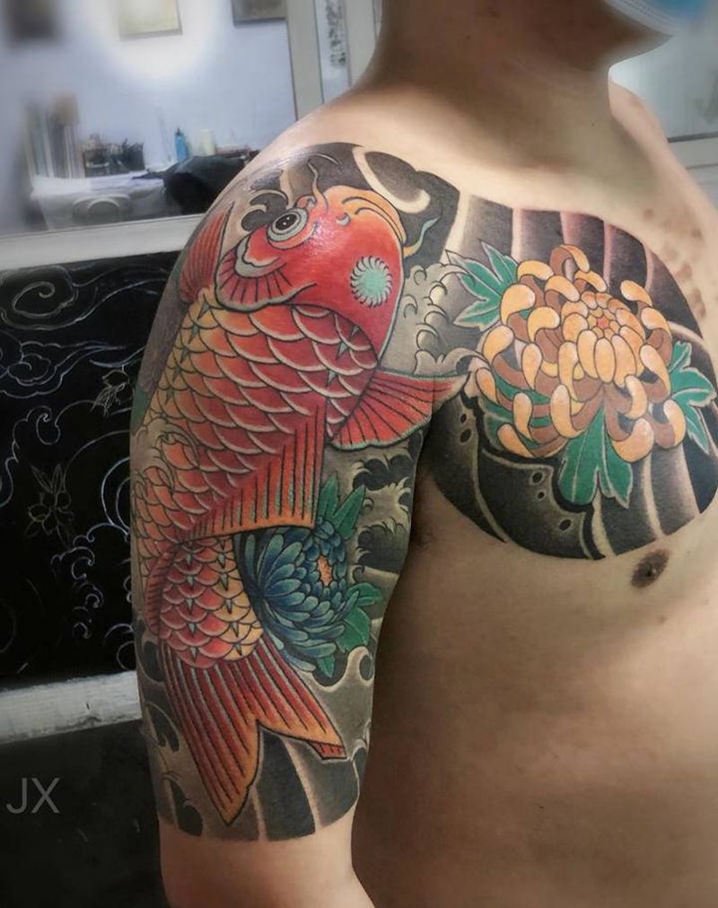 半甲鲤鱼纹身图片_手臂胸部老传统纹身图案