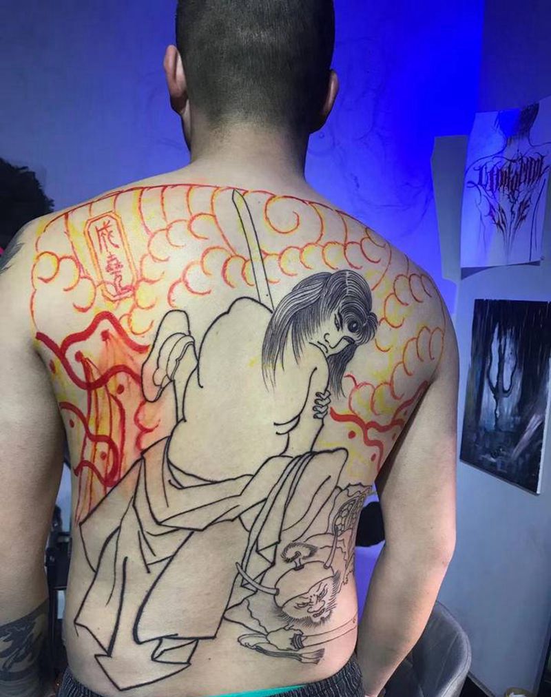 燕青纹身图片_背部纹身图案