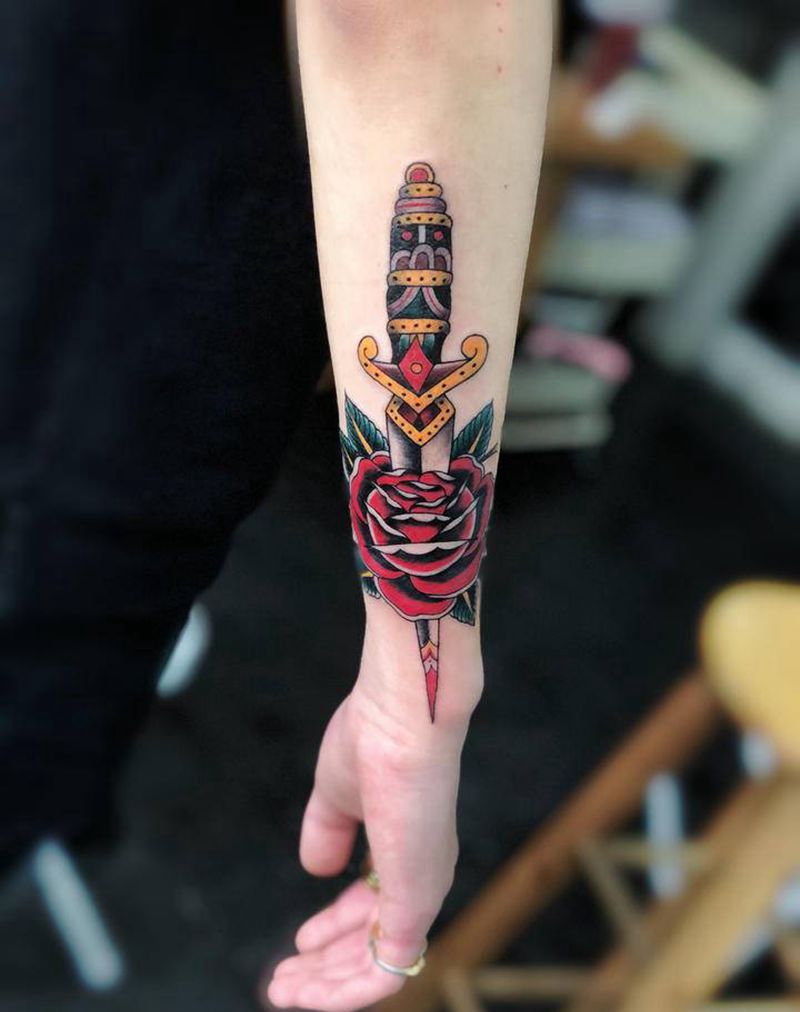 玫瑰纹身图片_手臂Old School纹身图案