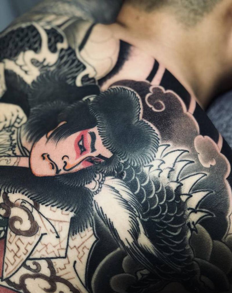 慢慢扎纹身图片_背部老传统纹身图案