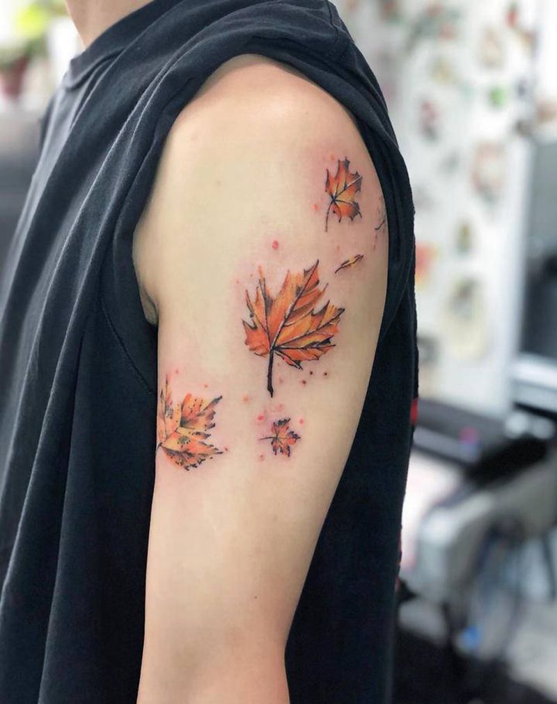 枫叶纹身图片_手臂纹身图案