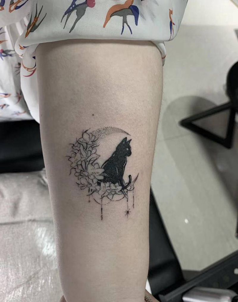 猫纹身图片_手臂点刺纹身图案