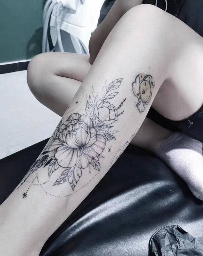 素花纹身图片_腿部纹身图案