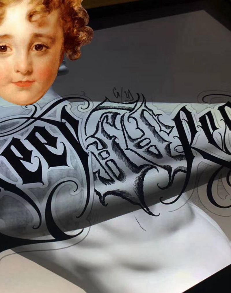 稿子找模特纹身图片_手臂花体字纹身图案