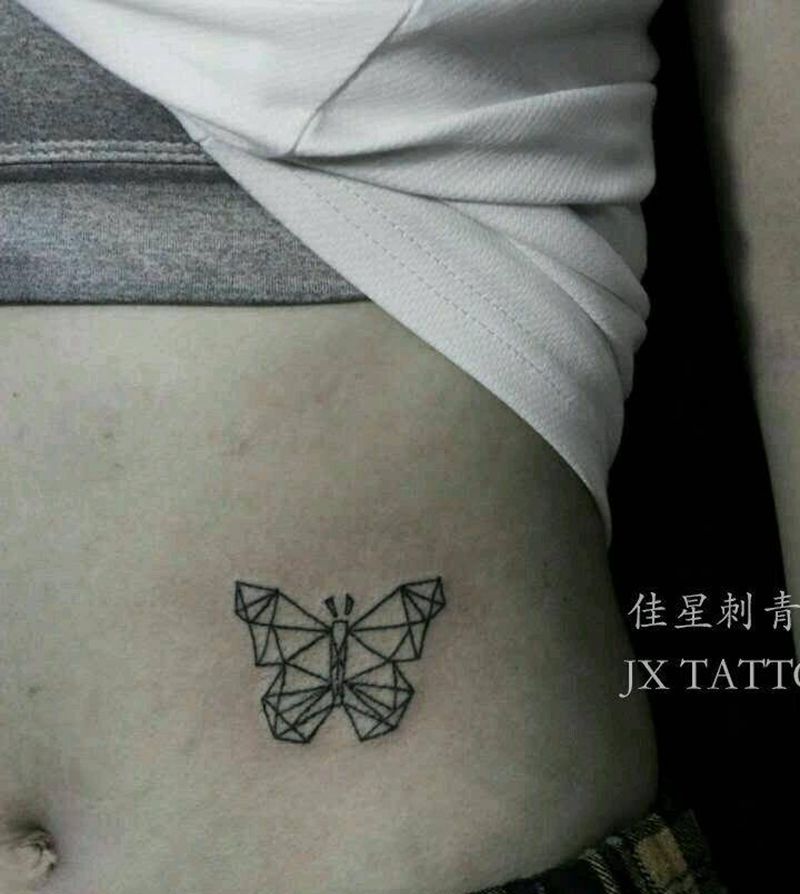 线条蝴蝶纹身图片