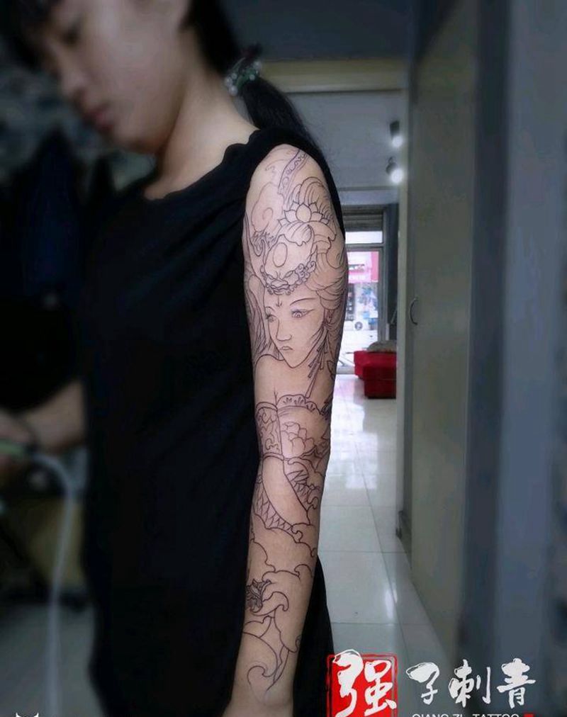 龙伎线条纹身图片_手臂新传统割线纹身图案