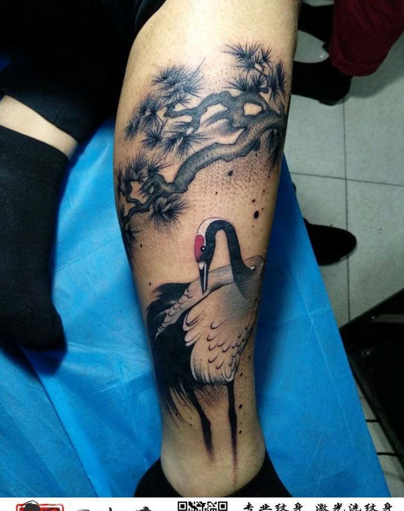 水墨《松鹤延年》纹身图片_腿部水墨纹身图案